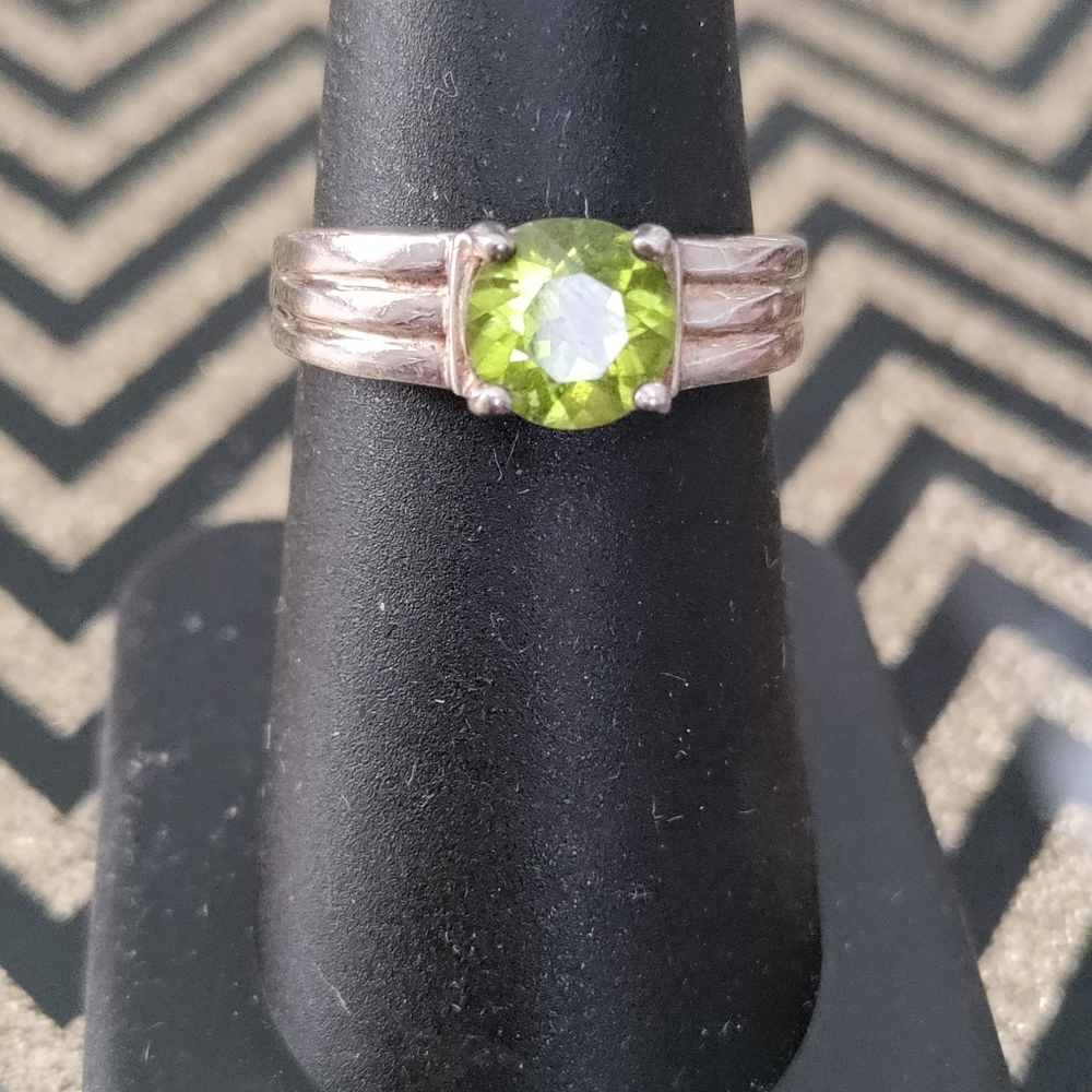 Sterling Silver Size 7 Women's Green Stone Ring
